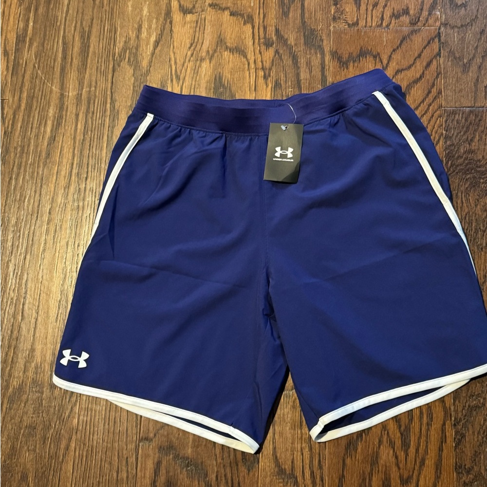 Under Armour NWT Men’s Large Royal blue  with pockets white trim